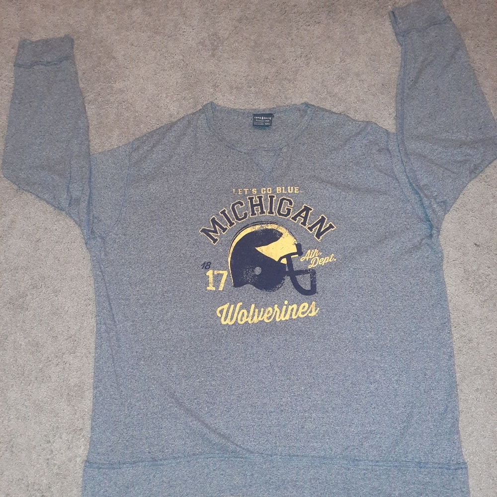 Michigan Wolverines Distressed Sweatshirt - Clean